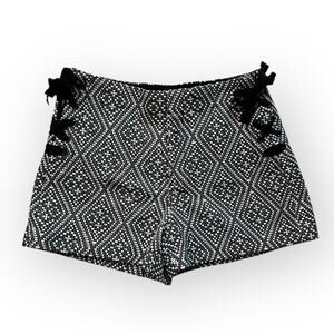 GAP Women's Black & White High Waist Side Lace Woven Jacquard Print Shorts Sz 8